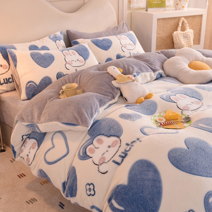 91家纺网 家纺一手货源 找家纺 慕梵家居2025新款雪花绒被套 爱心兔