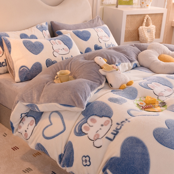 91家纺网 家纺一手货源 找家纺 慕梵家居2025新款雪花绒被套 爱心兔