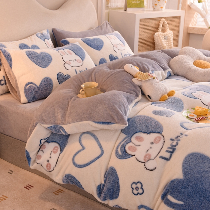 91家纺网 家纺一手货源 找家纺 慕梵家居2025新款雪花绒被套 爱心兔