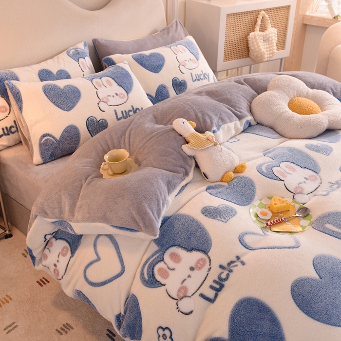 91家纺网 家纺一手货源 找家纺 慕梵家居2025新款雪花绒被套 爱心兔