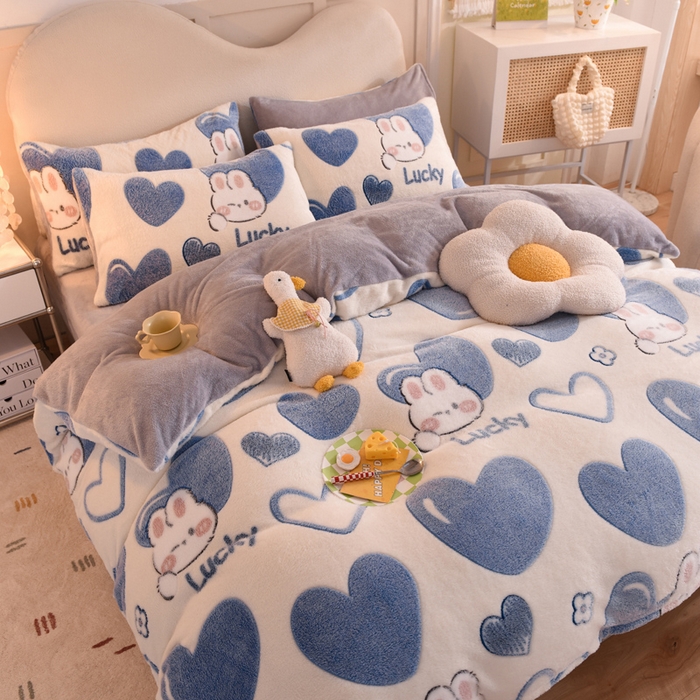 91家纺网 家纺一手货源 找家纺 慕梵家居2025新款雪花绒被套 爱心兔