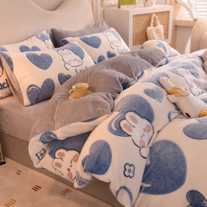 91家纺网 家纺一手货源 找家纺 慕梵家居2025新款雪花绒被套 爱心兔