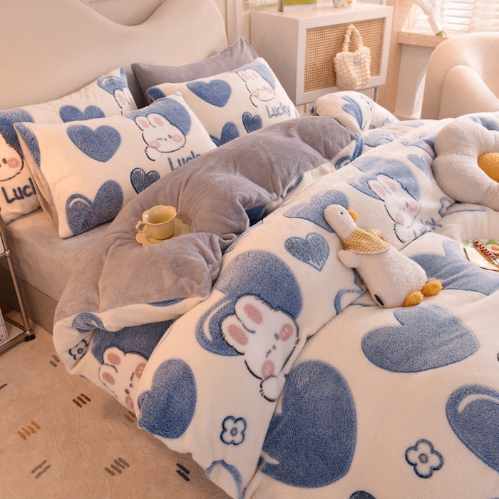 91家纺网 家纺一手货源 找家纺 慕梵家居2025新款雪花绒被套 爱心兔