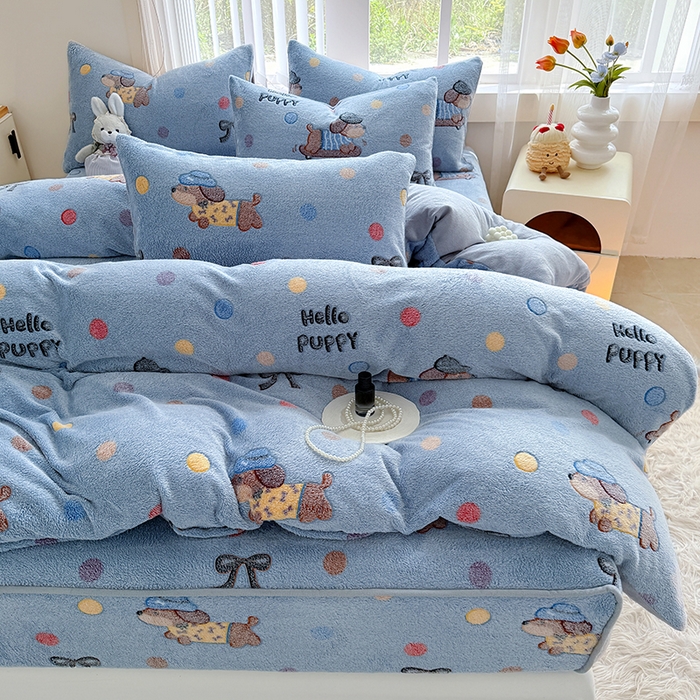 91家纺网 家纺一手货源 找家纺 慕梵家居2025新款雪花绒被套 波点小腊肠