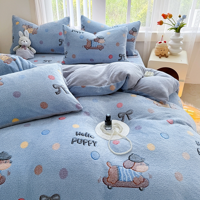 91家纺网 家纺一手货源 找家纺 慕梵家居2025新款雪花绒被套 波点小腊肠