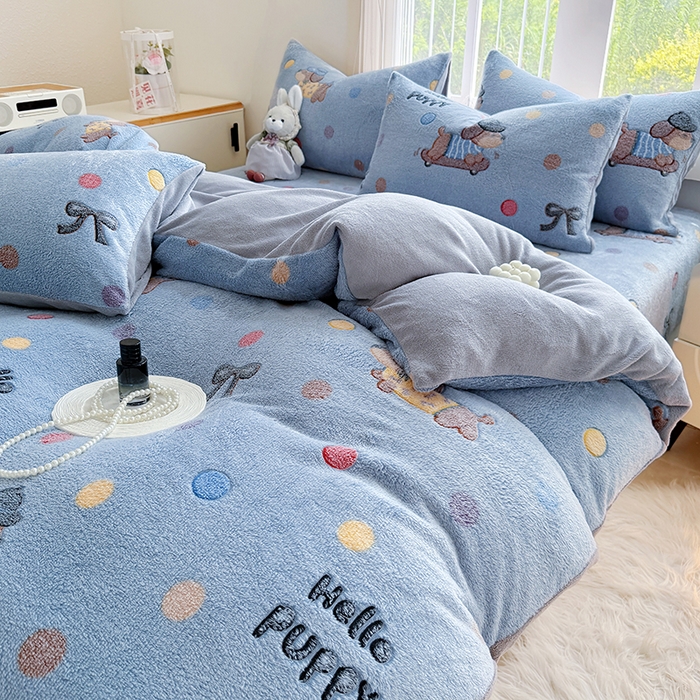 91家纺网 家纺一手货源 找家纺 慕梵家居2025新款雪花绒被套 波点小腊肠