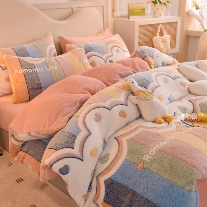 91家纺网 家纺一手货源 找家纺 慕梵家居2025新款雪花绒被套 彩虹