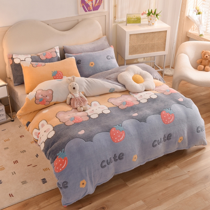 91家纺网 家纺一手货源 找家纺 慕梵家居2025新款雪花绒被套 草莓兔