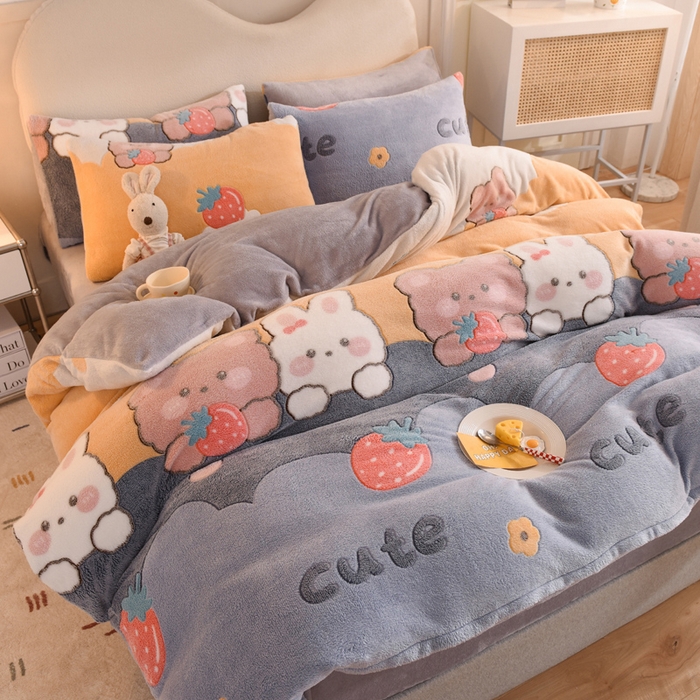 91家纺网 家纺一手货源 找家纺 慕梵家居2025新款雪花绒被套 草莓兔