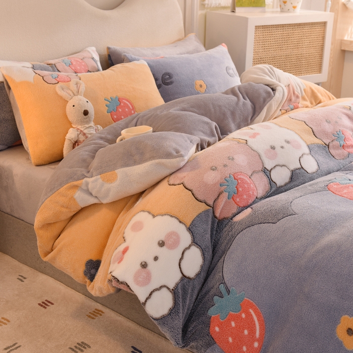 91家纺网 家纺一手货源 找家纺 慕梵家居2025新款雪花绒被套 草莓兔