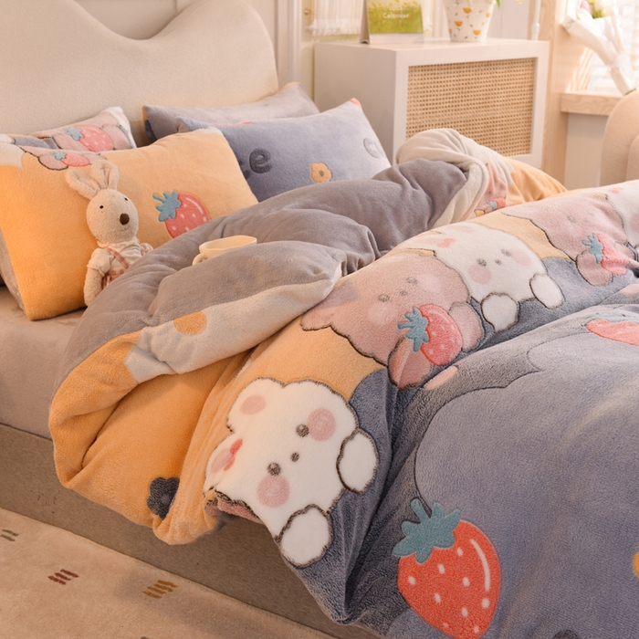 91家纺网 家纺一手货源 找家纺 慕梵家居2025新款雪花绒被套 草莓兔