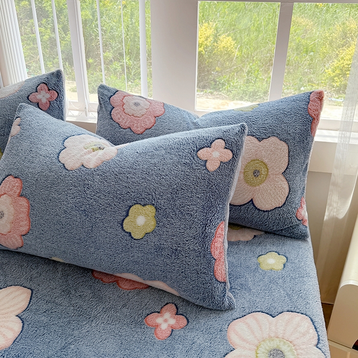 91家纺网 家纺一手货源 找家纺 慕梵家居2025新款雪花绒被套 蓝调花语