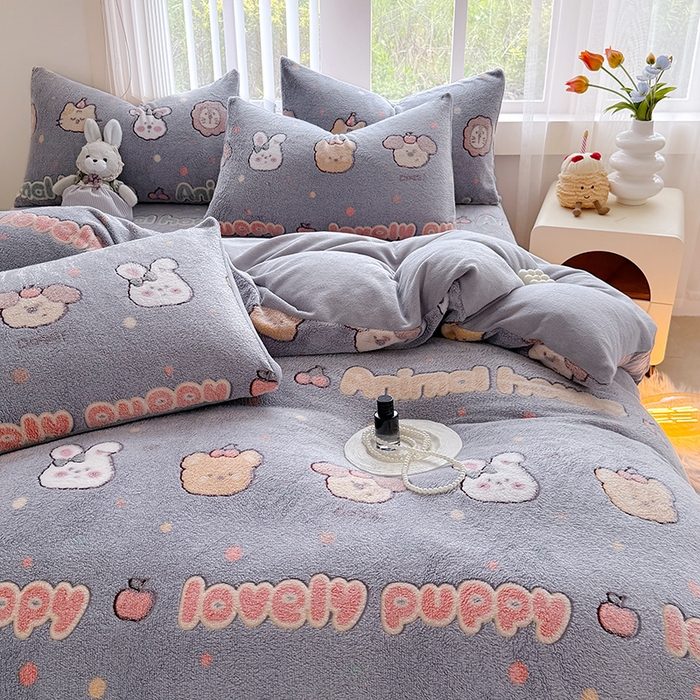 91家纺网 家纺一手货源 找家纺 慕梵家居2025新款雪花绒被套 萌趣-灰