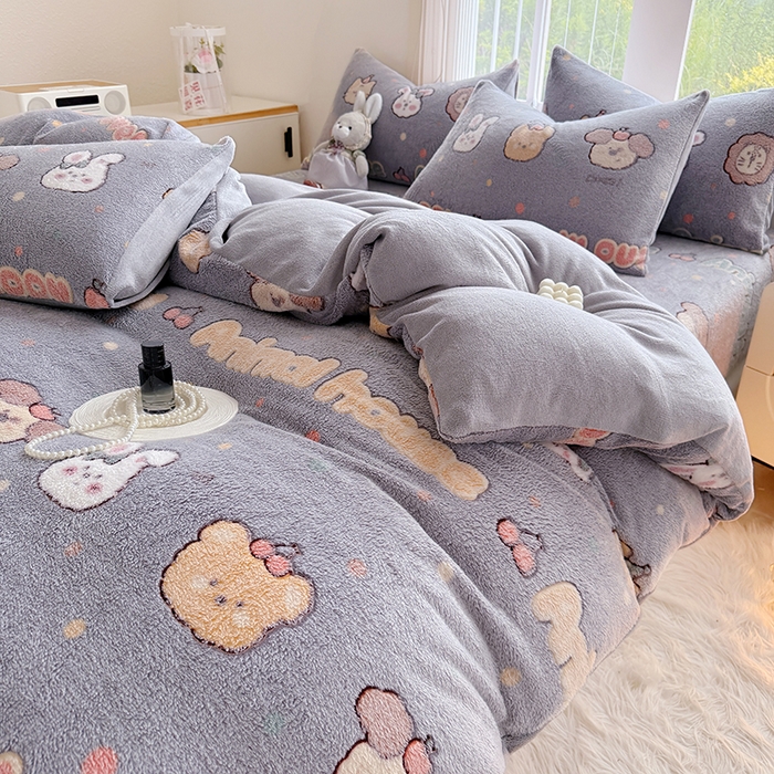 91家纺网 家纺一手货源 找家纺 慕梵家居2025新款雪花绒被套 萌趣-灰