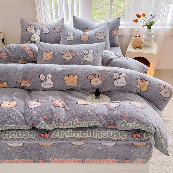 91家纺网 家纺一手货源 找家纺 慕梵家居2025新款雪花绒被套 萌趣-灰