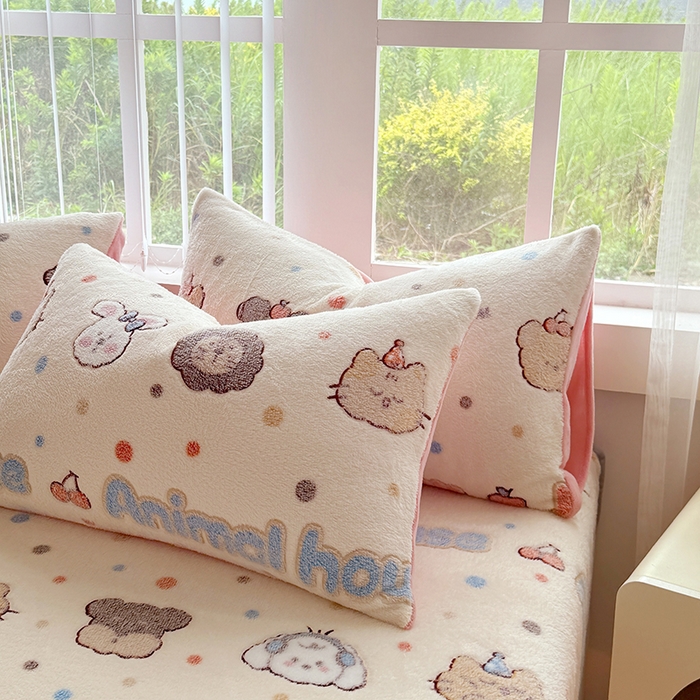 91家纺网 家纺一手货源 找家纺 慕梵家居2025新款雪花绒被套 萌趣-米