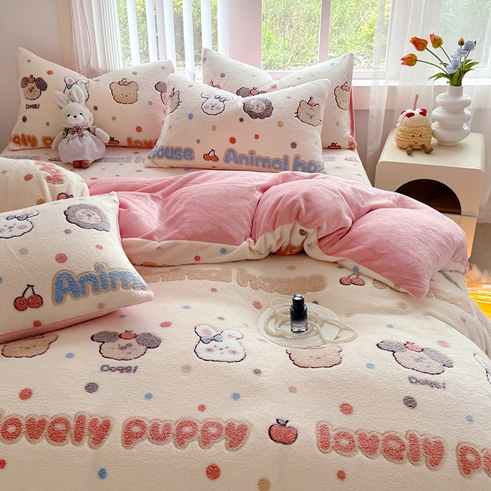 91家纺网 家纺一手货源 找家纺 慕梵家居2025新款雪花绒被套 萌趣-米