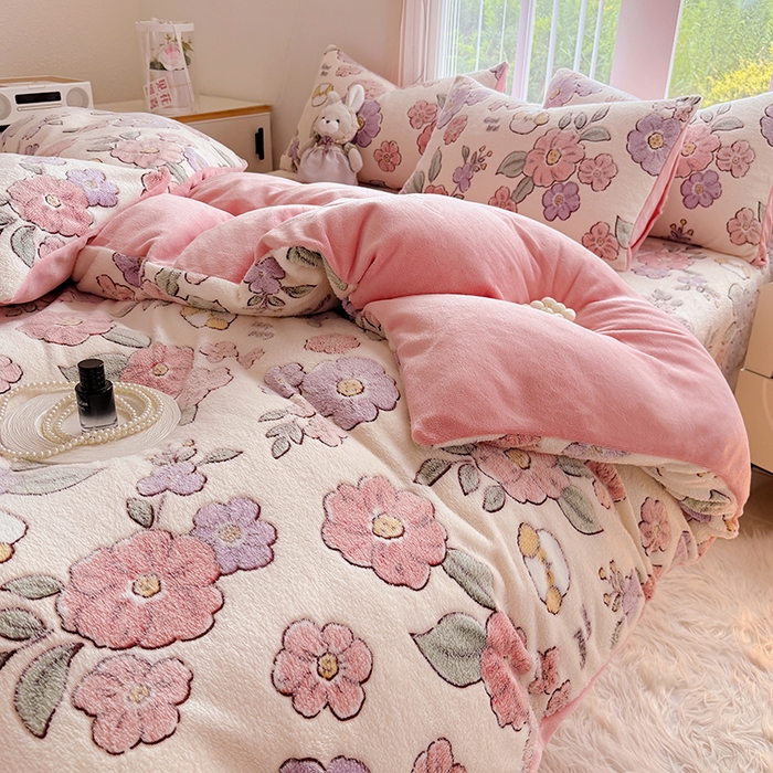 91家纺网 家纺一手货源 找家纺 慕梵家居2025新款雪花绒被套 晴空花漾