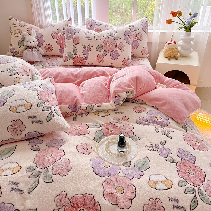 91家纺网 家纺一手货源 找家纺 慕梵家居2025新款雪花绒被套 晴空花漾