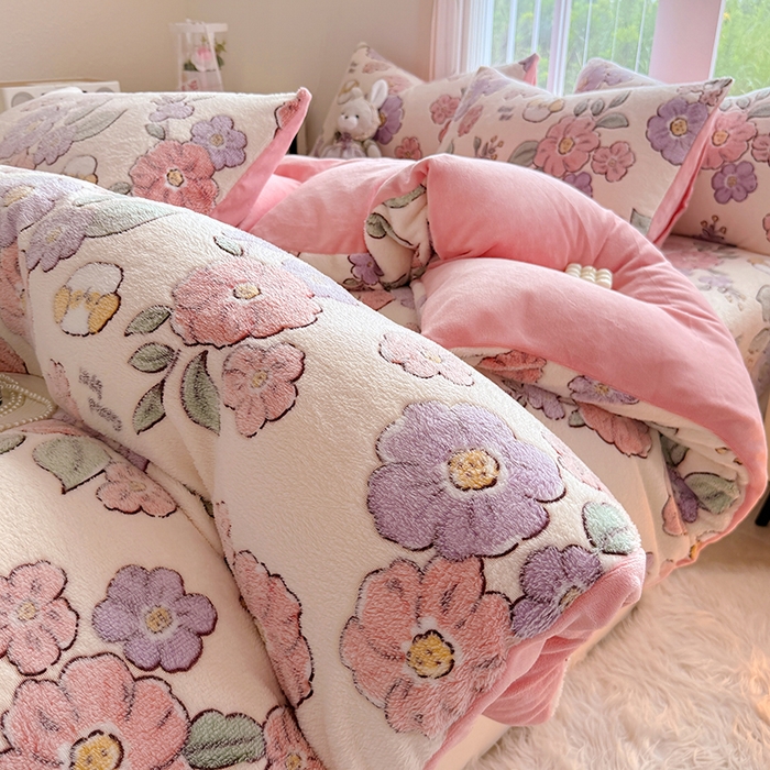 91家纺网 家纺一手货源 找家纺 慕梵家居2025新款雪花绒被套 晴空花漾