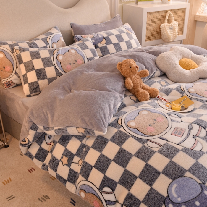 91家纺网 家纺一手货源 找家纺 慕梵家居2025新款雪花绒被套 太空熊