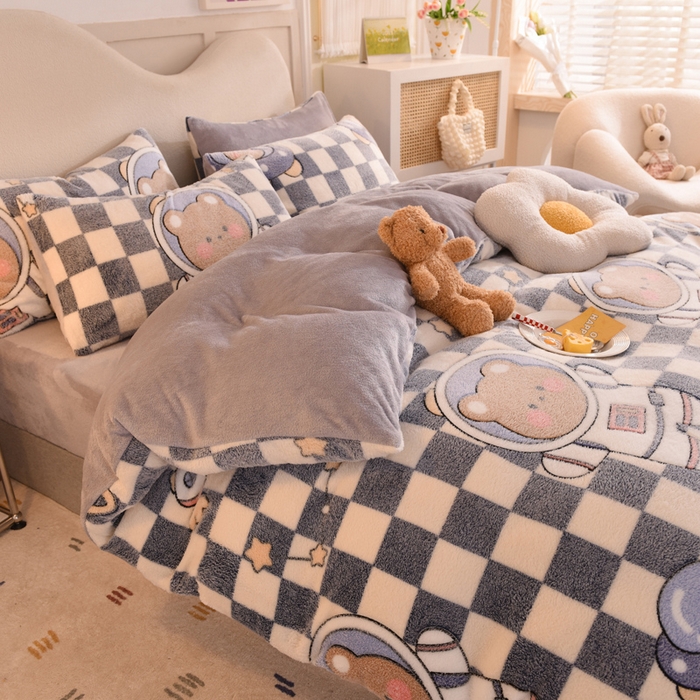 91家纺网 家纺一手货源 找家纺 慕梵家居2025新款雪花绒被套 太空熊