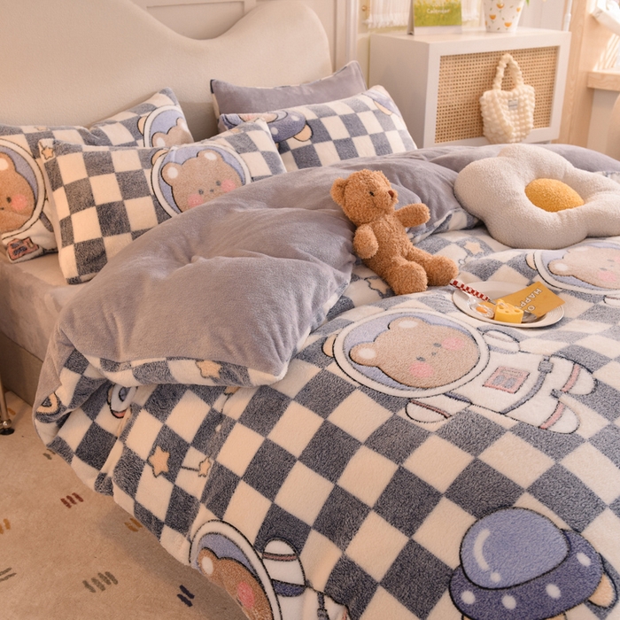 91家纺网 家纺一手货源 找家纺 慕梵家居2025新款雪花绒被套 太空熊