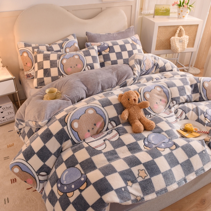 91家纺网 家纺一手货源 找家纺 慕梵家居2025新款雪花绒被套 太空熊