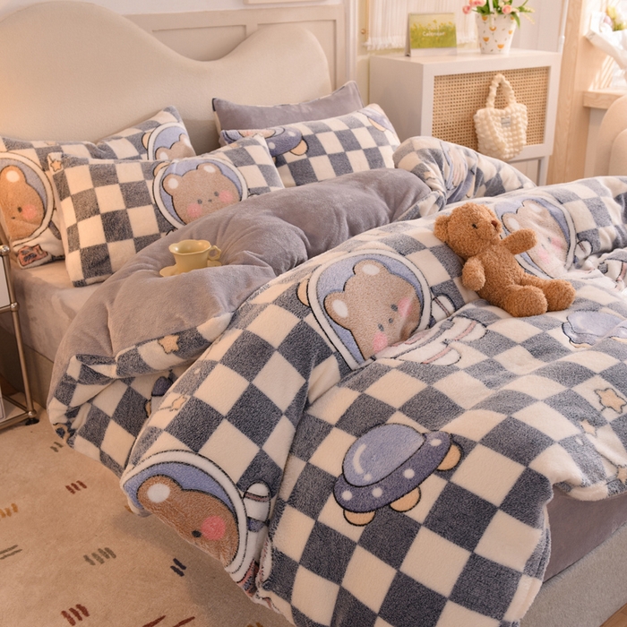 91家纺网 家纺一手货源 找家纺 慕梵家居2025新款雪花绒被套 太空熊