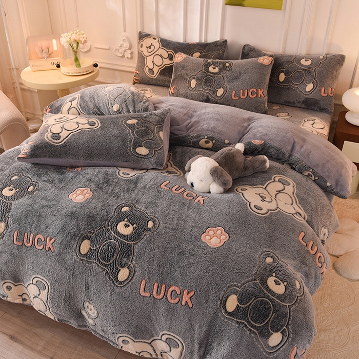 91家纺网 家纺一手货源 找家纺 慕梵家居2025新款雪花绒被套 泰迪熊