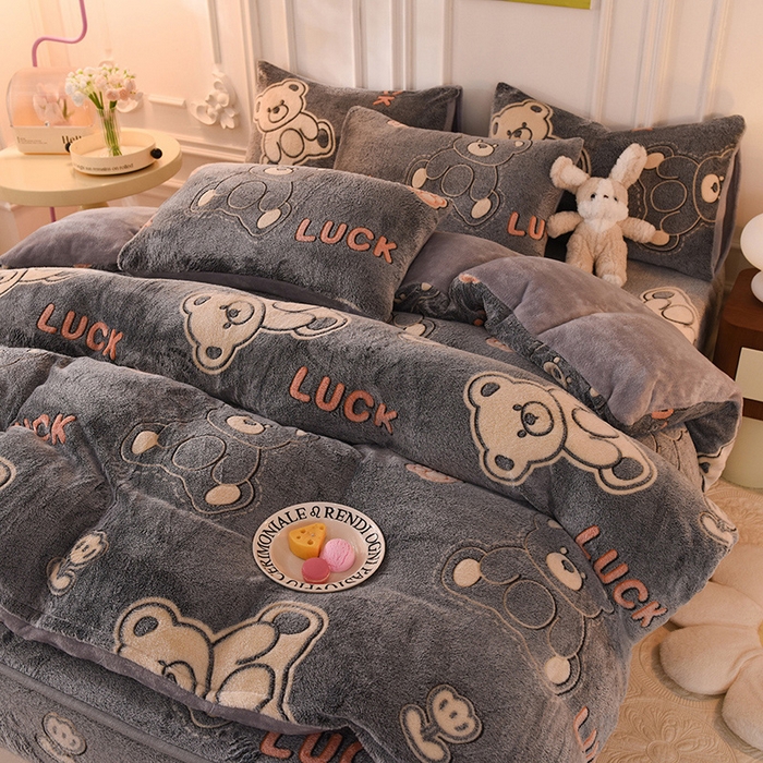 91家纺网 家纺一手货源 找家纺 慕梵家居2025新款雪花绒被套 泰迪熊