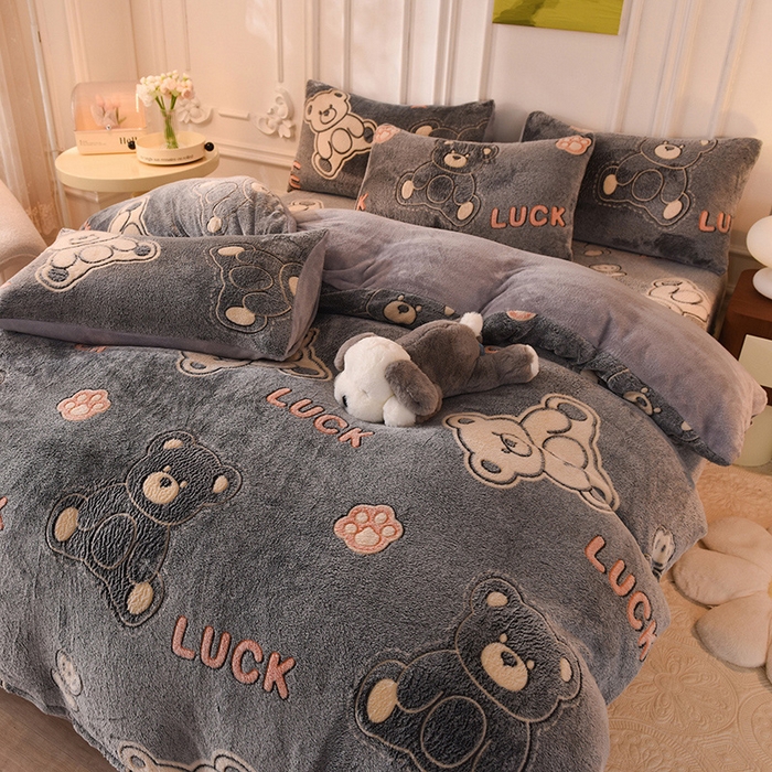 91家纺网 家纺一手货源 找家纺 慕梵家居2025新款雪花绒被套 泰迪熊