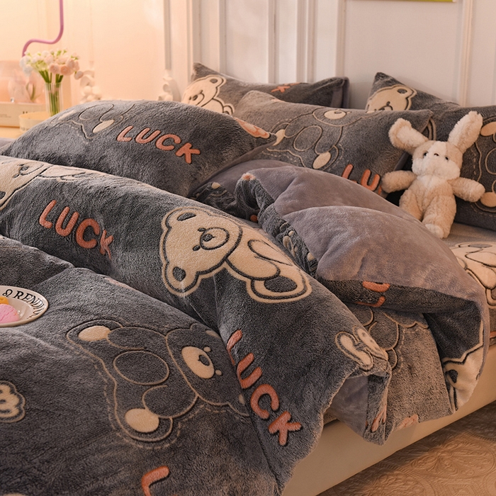 91家纺网 家纺一手货源 找家纺 慕梵家居2025新款雪花绒被套 泰迪熊