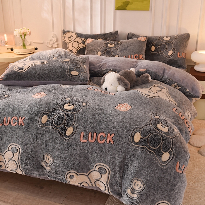 91家纺网 家纺一手货源 找家纺 慕梵家居2025新款雪花绒被套 泰迪熊