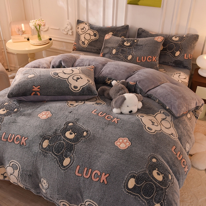 91家纺网 家纺一手货源 找家纺 慕梵家居2025新款雪花绒被套 泰迪熊