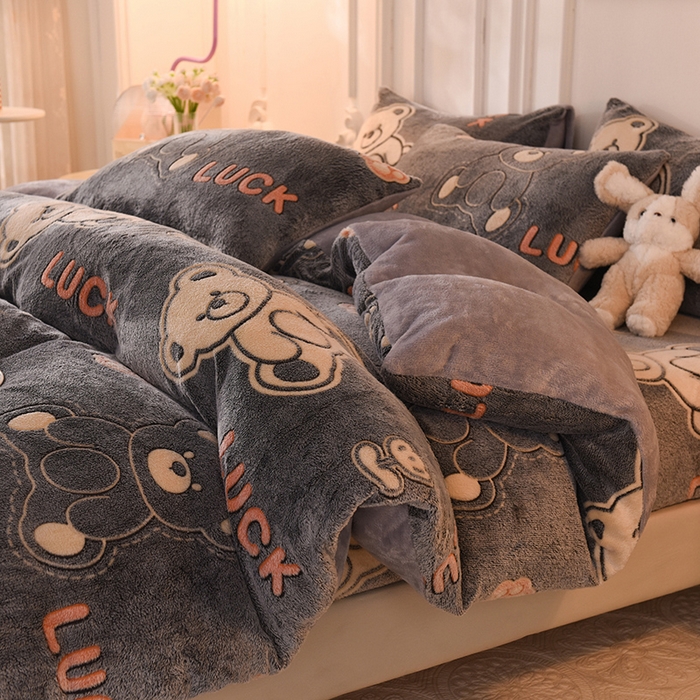 91家纺网 家纺一手货源 找家纺 慕梵家居2025新款雪花绒被套 泰迪熊