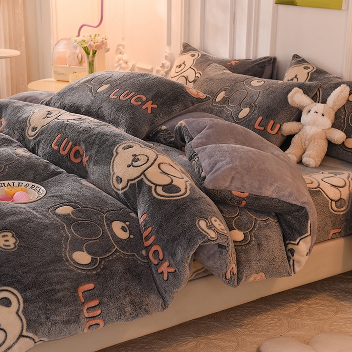 91家纺网 家纺一手货源 找家纺 慕梵家居2025新款雪花绒被套 泰迪熊