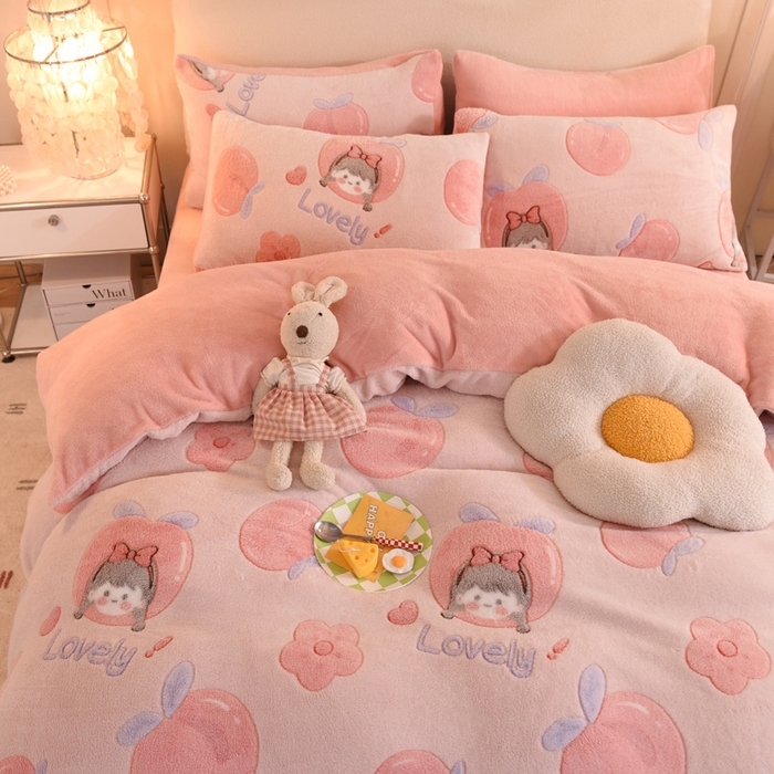 91家纺网 家纺一手货源 找家纺 慕梵家居2025新款雪花绒被套 桃子少女