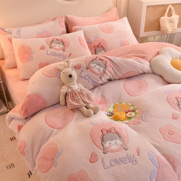 91家纺网 家纺一手货源 找家纺 慕梵家居2025新款雪花绒被套 桃子少女