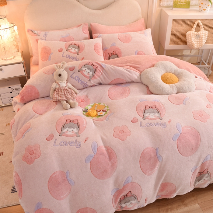 91家纺网 家纺一手货源 找家纺 慕梵家居2025新款雪花绒被套 桃子少女