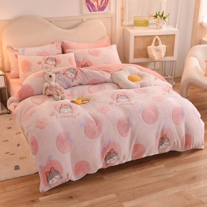 91家纺网 家纺一手货源 找家纺 慕梵家居2025新款雪花绒被套 桃子少女