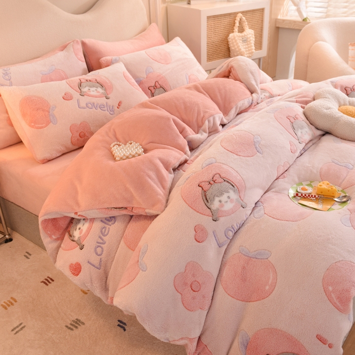 91家纺网 家纺一手货源 找家纺 慕梵家居2025新款雪花绒被套 桃子少女