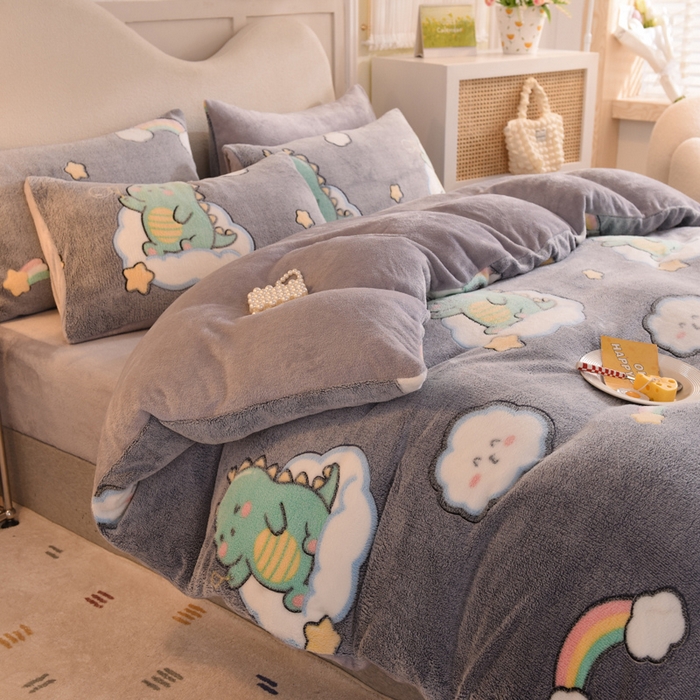 91家纺网 家纺一手货源 找家纺 慕梵家居2025新款雪花绒被套 小恐龙