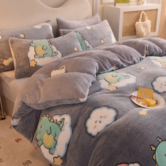91家纺网 家纺一手货源 找家纺 慕梵家居2025新款雪花绒被套 小恐龙