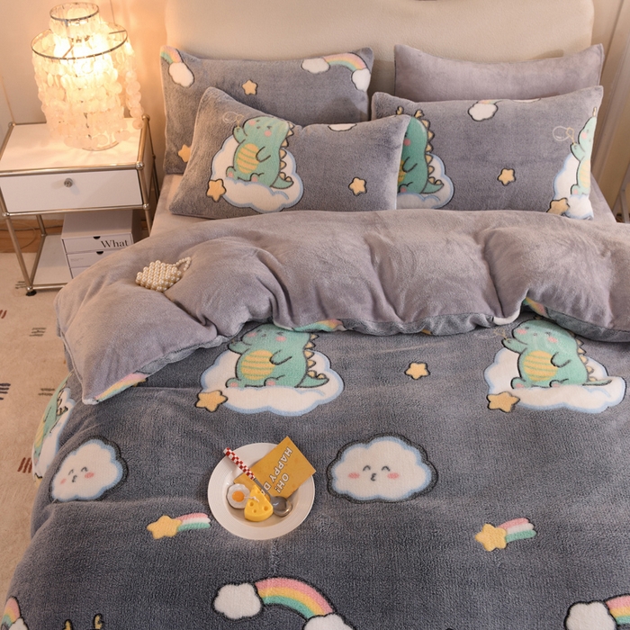 91家纺网 家纺一手货源 找家纺 慕梵家居2025新款雪花绒被套 小恐龙