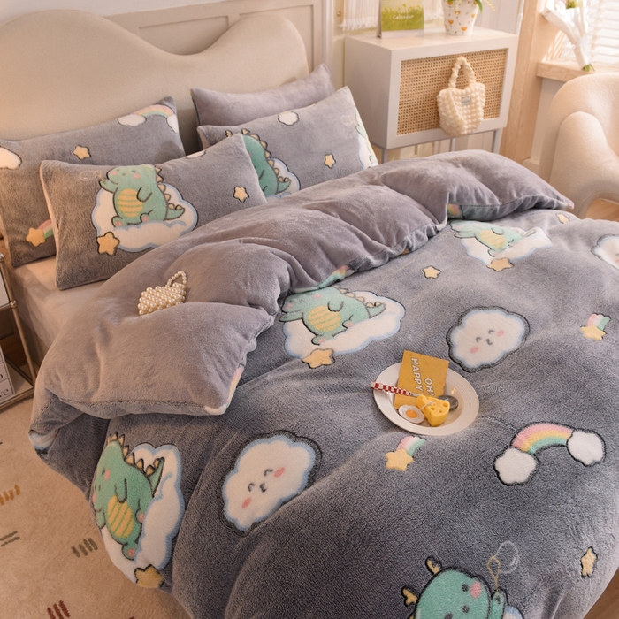 91家纺网 家纺一手货源 找家纺 慕梵家居2025新款雪花绒被套 小恐龙