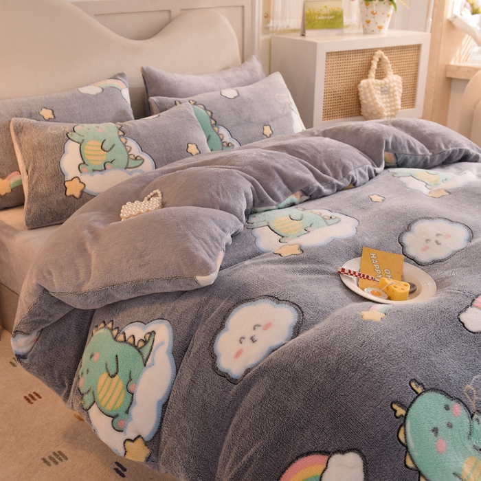 91家纺网 家纺一手货源 找家纺 慕梵家居2025新款雪花绒被套 小恐龙