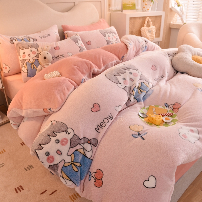 91家纺网 家纺一手货源 找家纺 慕梵家居2025新款雪花绒被套 樱桃女孩