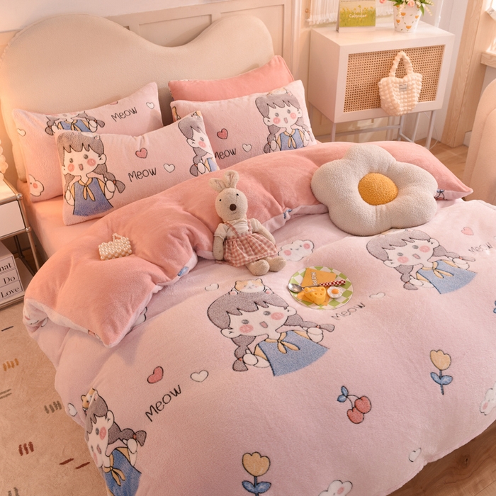 91家纺网 家纺一手货源 找家纺 慕梵家居2025新款雪花绒被套 樱桃女孩