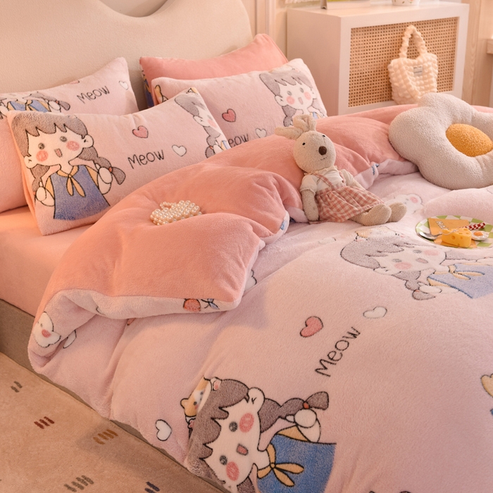 91家纺网 家纺一手货源 找家纺 慕梵家居2025新款雪花绒被套 樱桃女孩